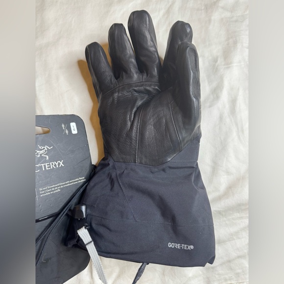 NWT ARC’TERYX Rush SV Gloves, Large (Black) - Picture 2 of 13